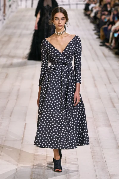 Look 49